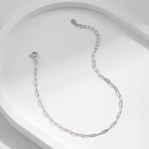 Elegant Silver Chain Bracelet - Picture 4 of 5
